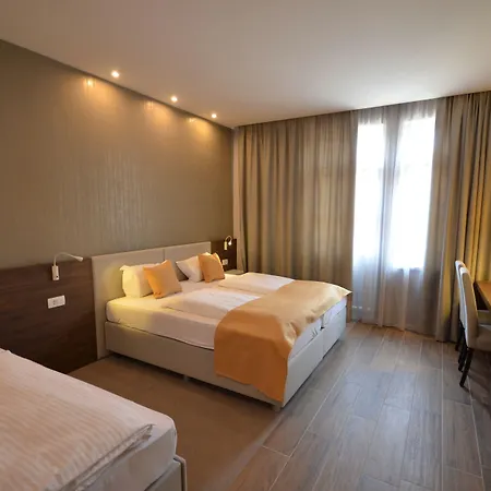 エモネック ホテル 3*