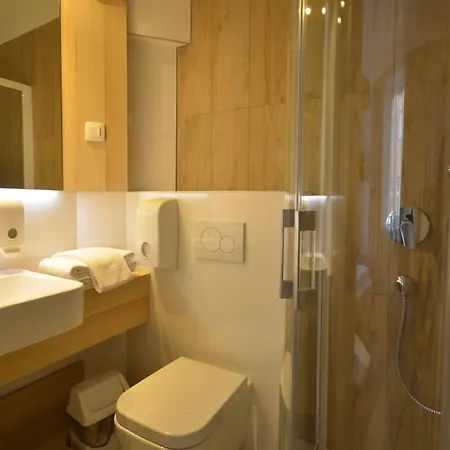 エモネック 3* リュブリャナ