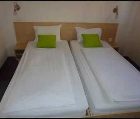 ホテル エモネック 3*