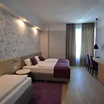 Hotel Emonec