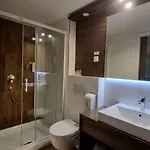 Hotel Emonec 3*