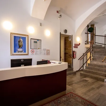 Hotel Emonec 3*
