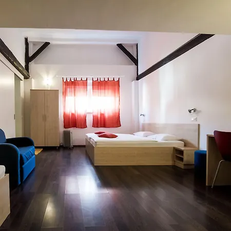 Emonec Hotell