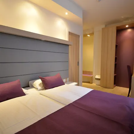 Emonec Hotell 3*