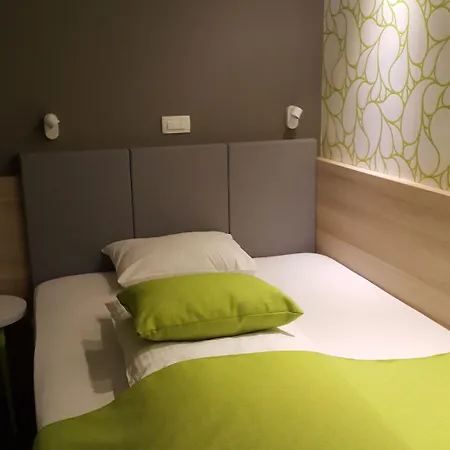 Hotel Emonec 3*