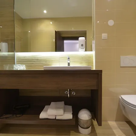 Emonec Hotell 3*