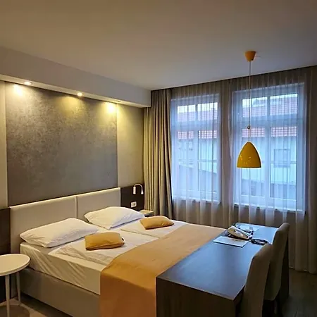 Emonec Hotel