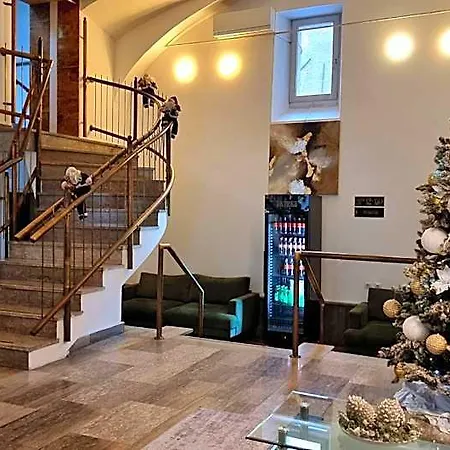 Hotel Emonec