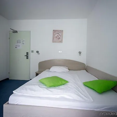 Emonec Hotell