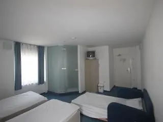 Ξενοδοχείο Emonec 3*