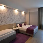 إمونيك 3*