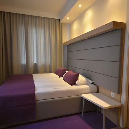 Hotel Emonec 3*