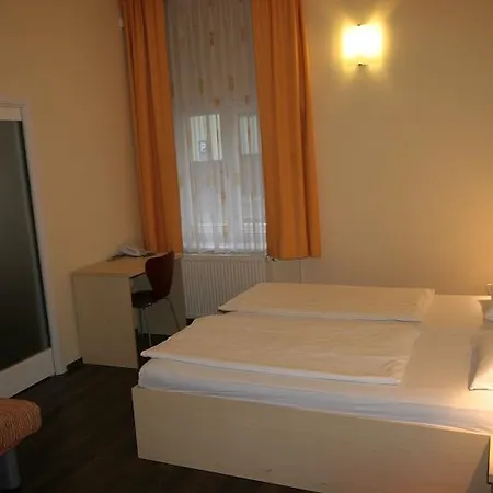 Hotel Emonec 3*