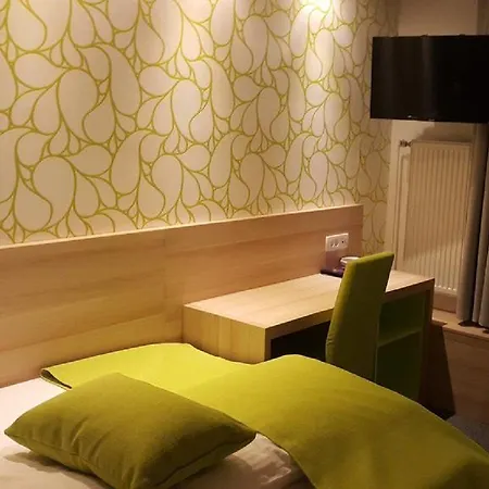Hotel Emonec 3*